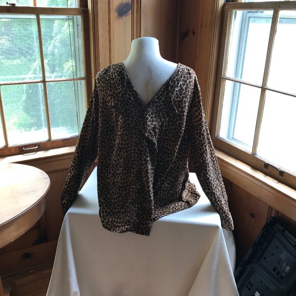 DANA BUCHMAN Leopard print blouse, long sleeves, size 0X. - Picture 3 of 6